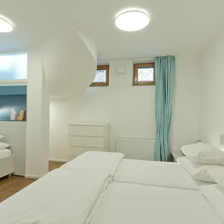 Apartment Centre *