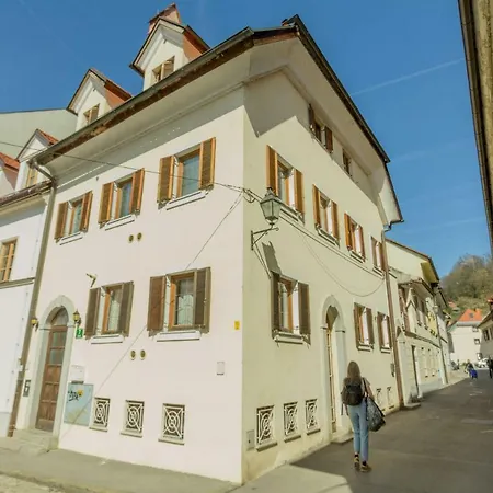 Apartment Centre *