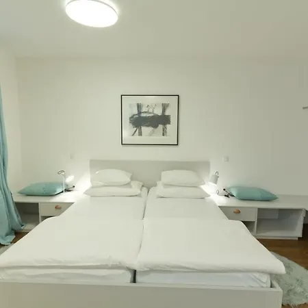 Apartment Centre *